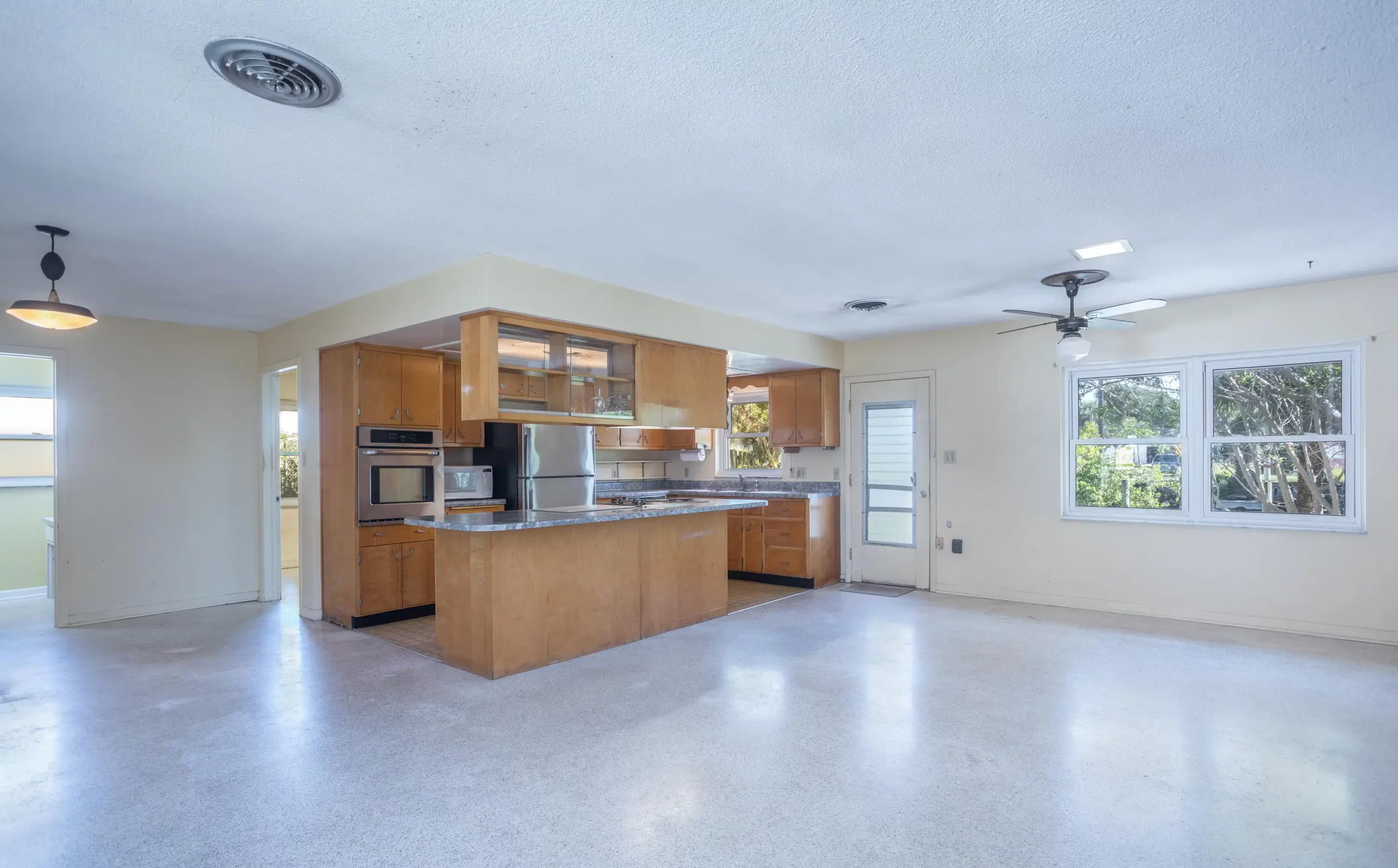 116 Sunset Kitchen Before — Full View